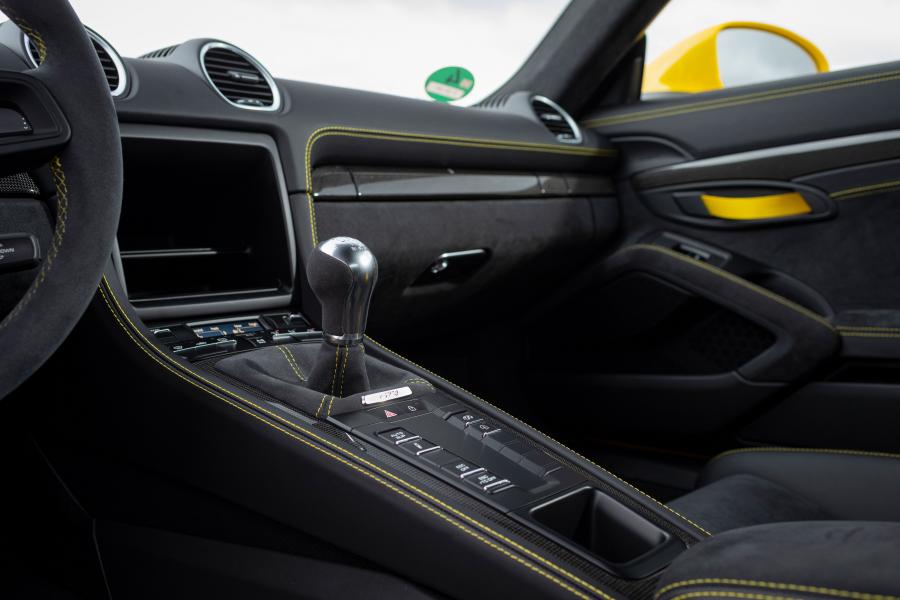 Интерьер Porsche 718 Cayman GT4 (982C) 2019 года  (WW) (фото 149 из 190)